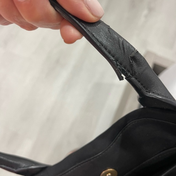 Tory Burch collection use but in good condition rip in one side of the handle - Picture 10 of 12